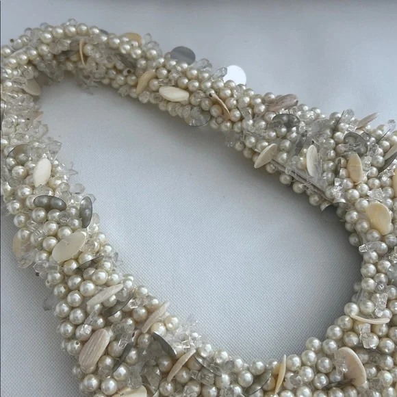 Seashell, Pearl and Beaded Cream Handbag - Picture 4 of 4